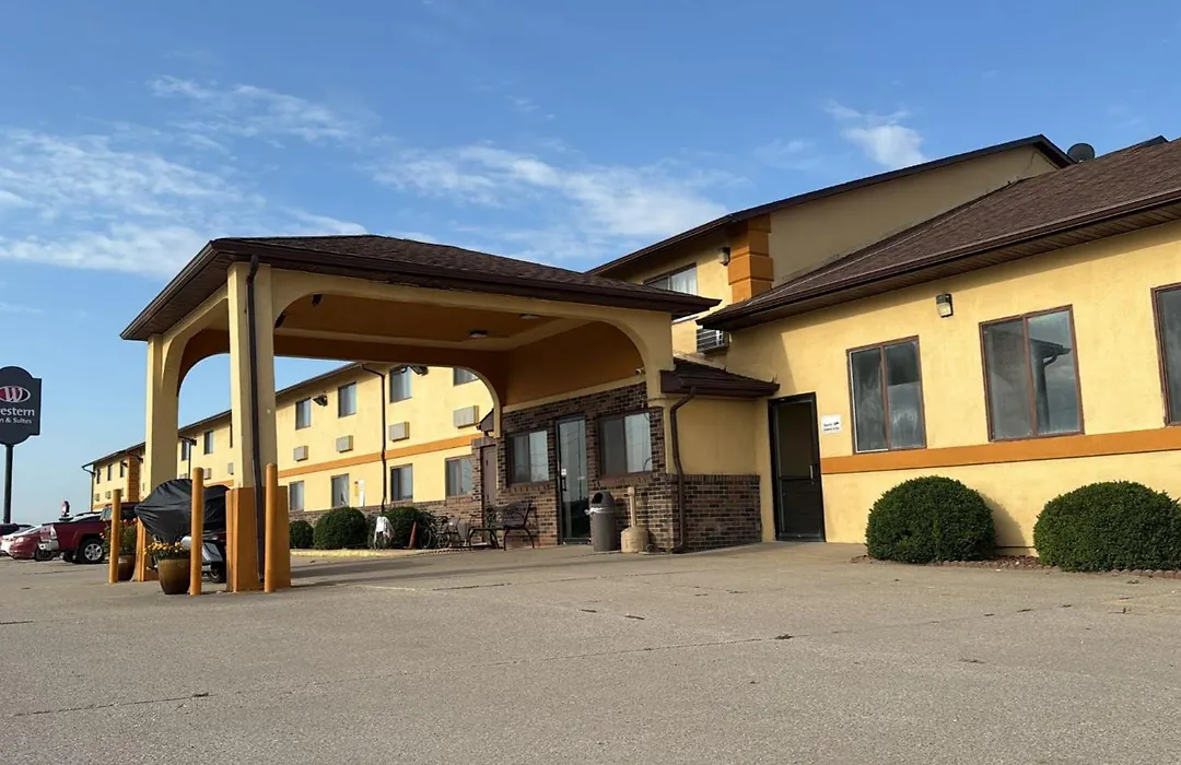 Western Inn & Suite Grinnell Ia-1