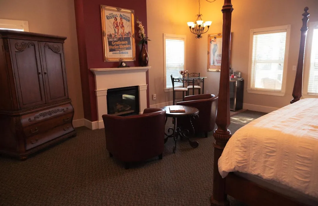 Gruene River Hotel & Retreat-1