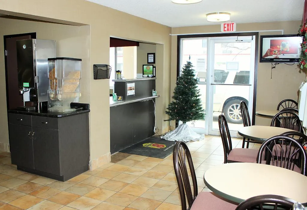 Super 8 By Wyndham Grand Forks-1