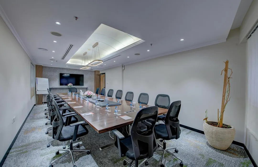 Howard Johnson Plaza By Wyndham Dubai Deira-1