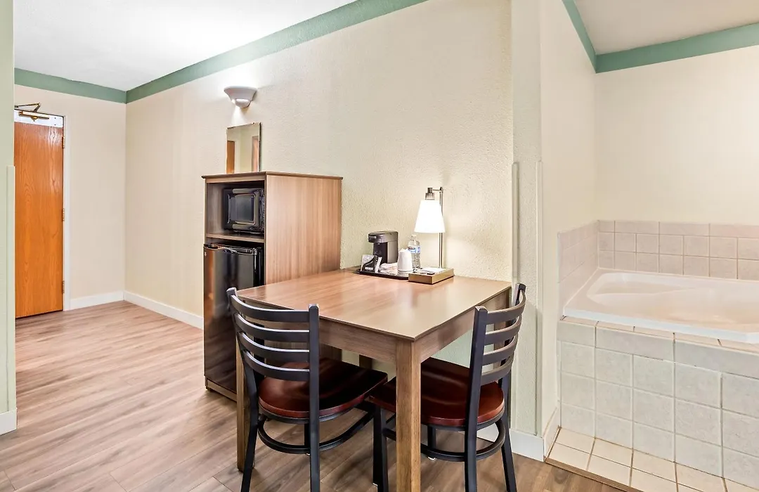 Guesthouse Inn & Suites Kelso/Longview-1