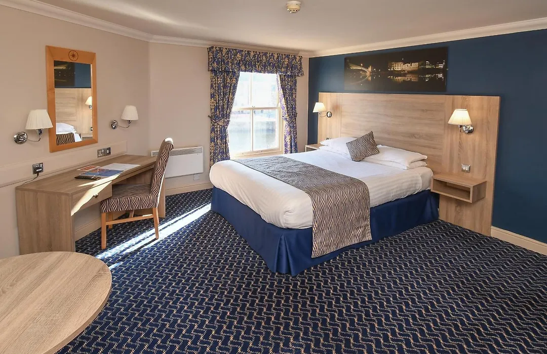 The Queens Hotel & Victoria Cloisters Apartments-1
