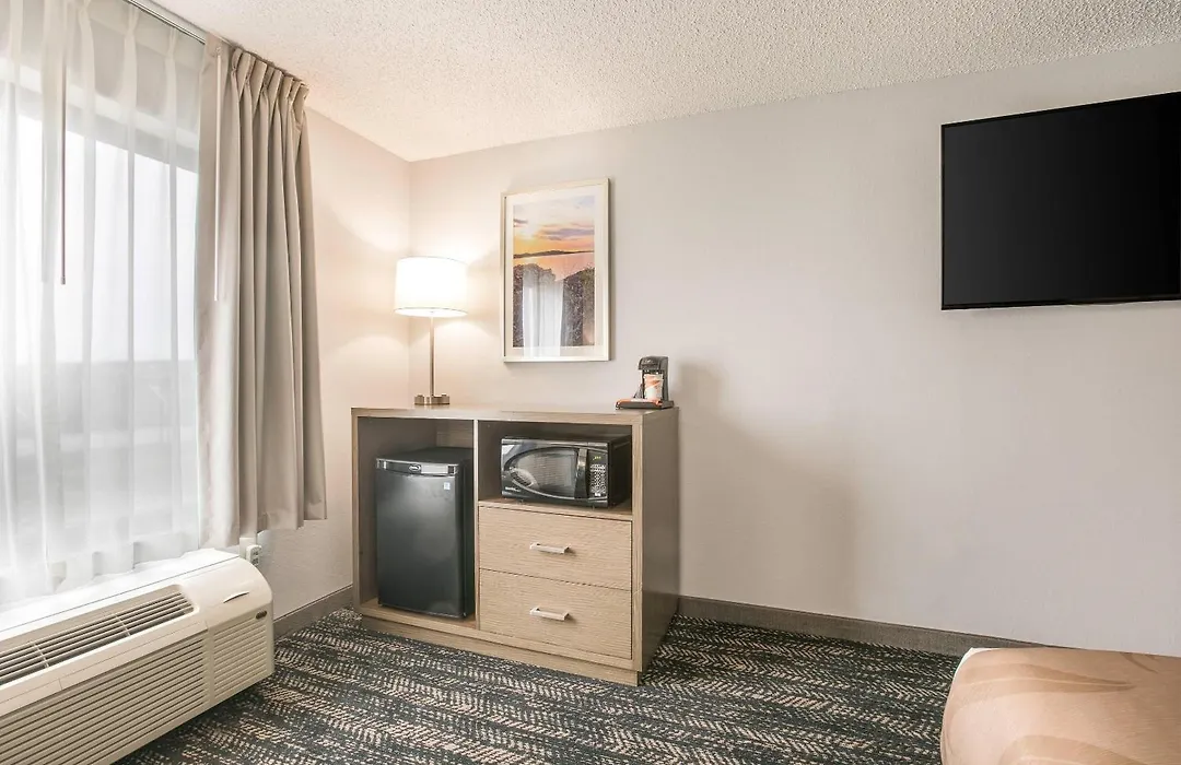Quality Inn Marquette-1