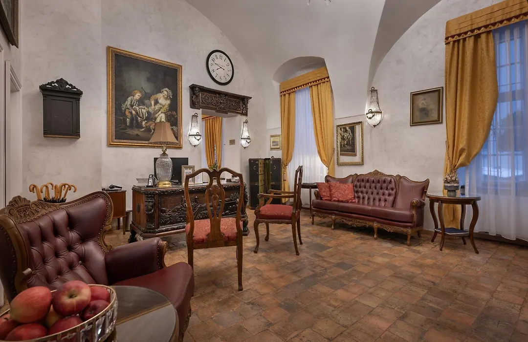 Little King Hotel U Malvaze-1