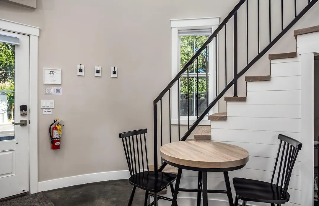Unique Silo Honeymoon Suite/ Soaker Tub/ Sleeps 4-1