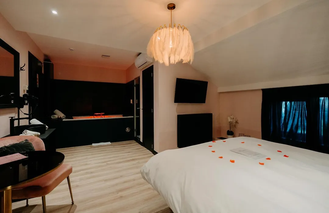 Hotel Mademoiselle-1
