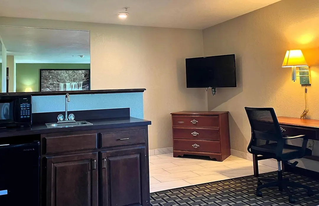 Super 8 By Wyndham Madison In-1