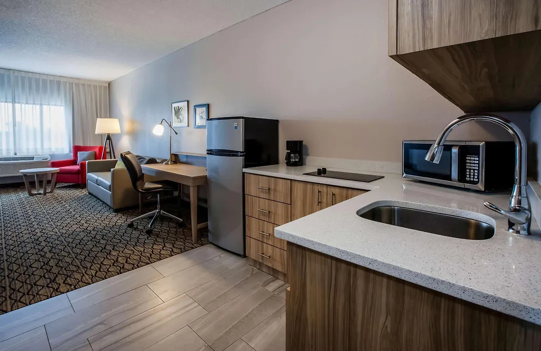 Days Inn & Suites By Wyndham Rochester Hills Mi-1