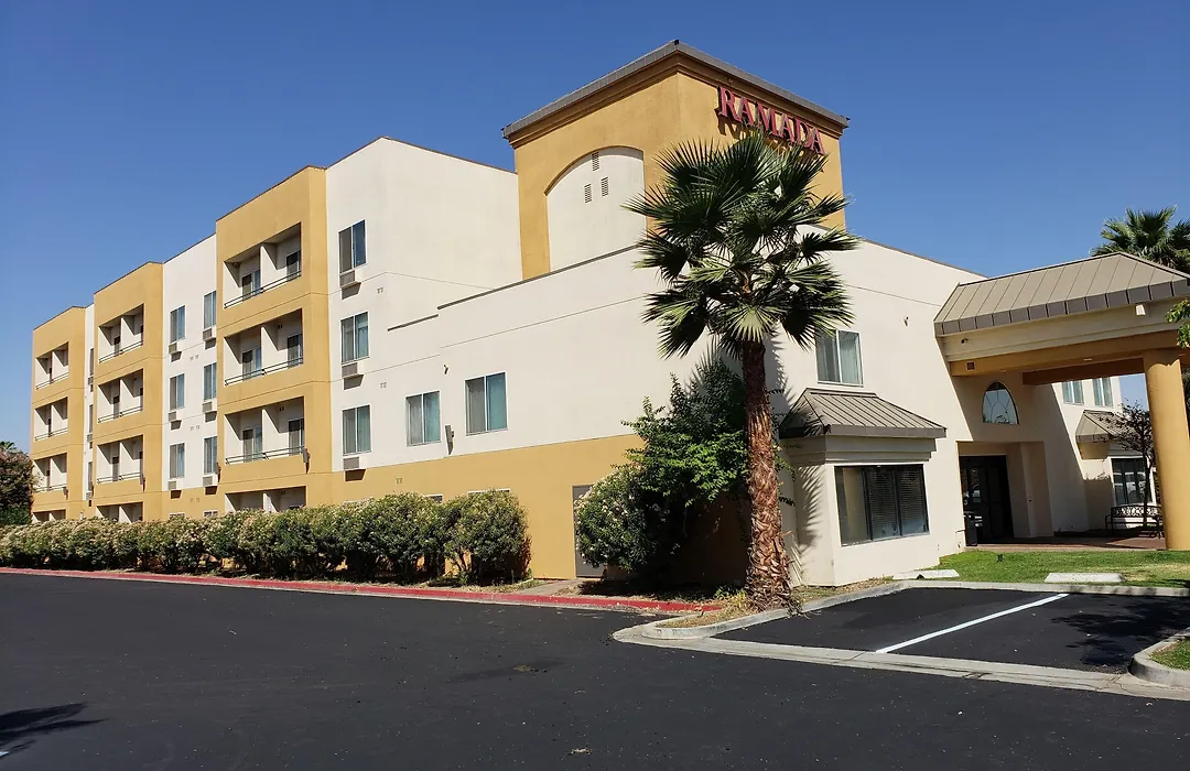 Ramada By Wyndham Bakersfield-1