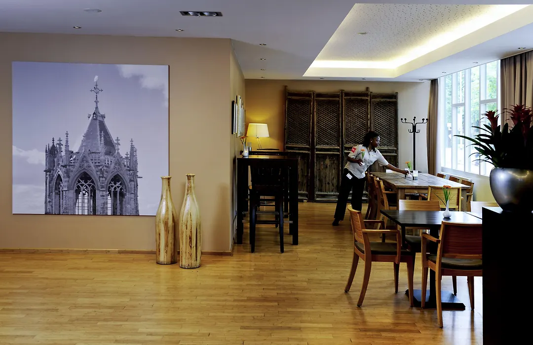Ibis Utrecht-1