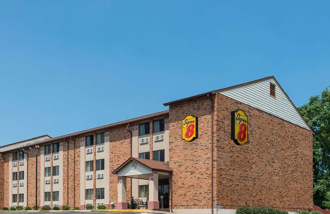 Super 8 By Wyndham St Charles-1