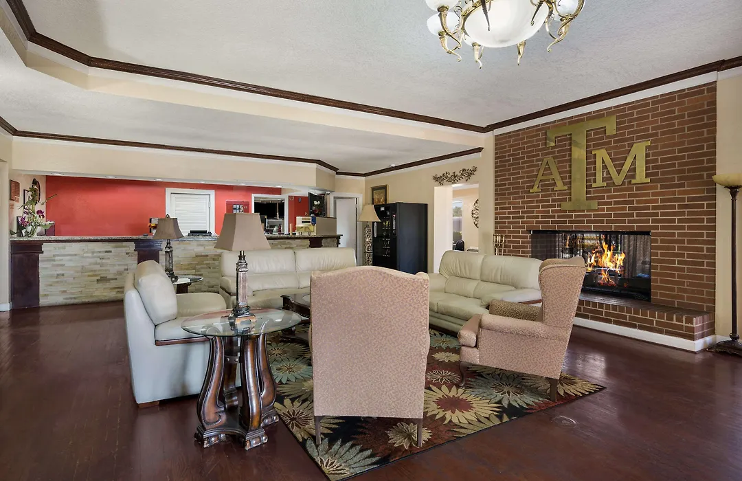 Knights Inn College Station-1