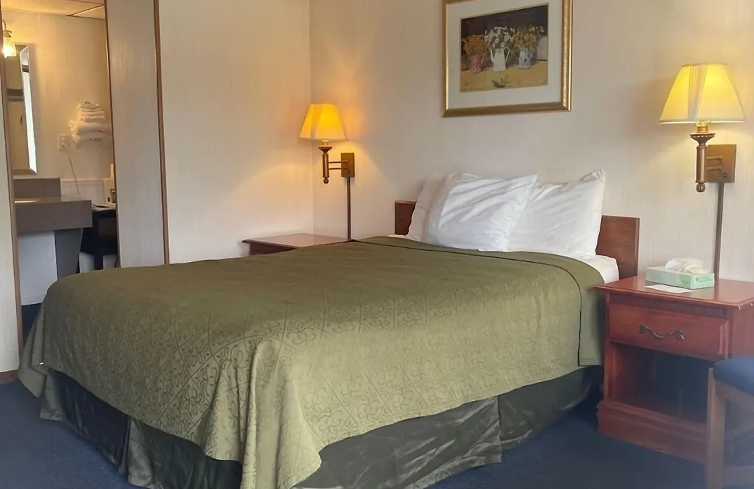 Knights Inn Mackinaw City-1