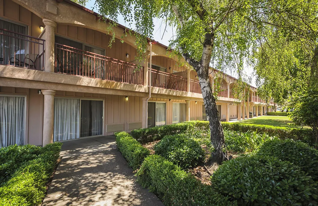 Days Inn By Wyndham Modesto-1