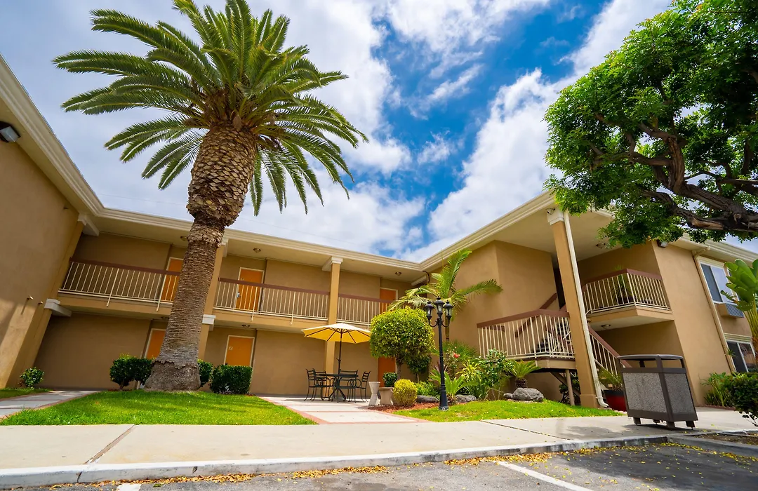 Howard Johnson By Wyndham Buena Park-1
