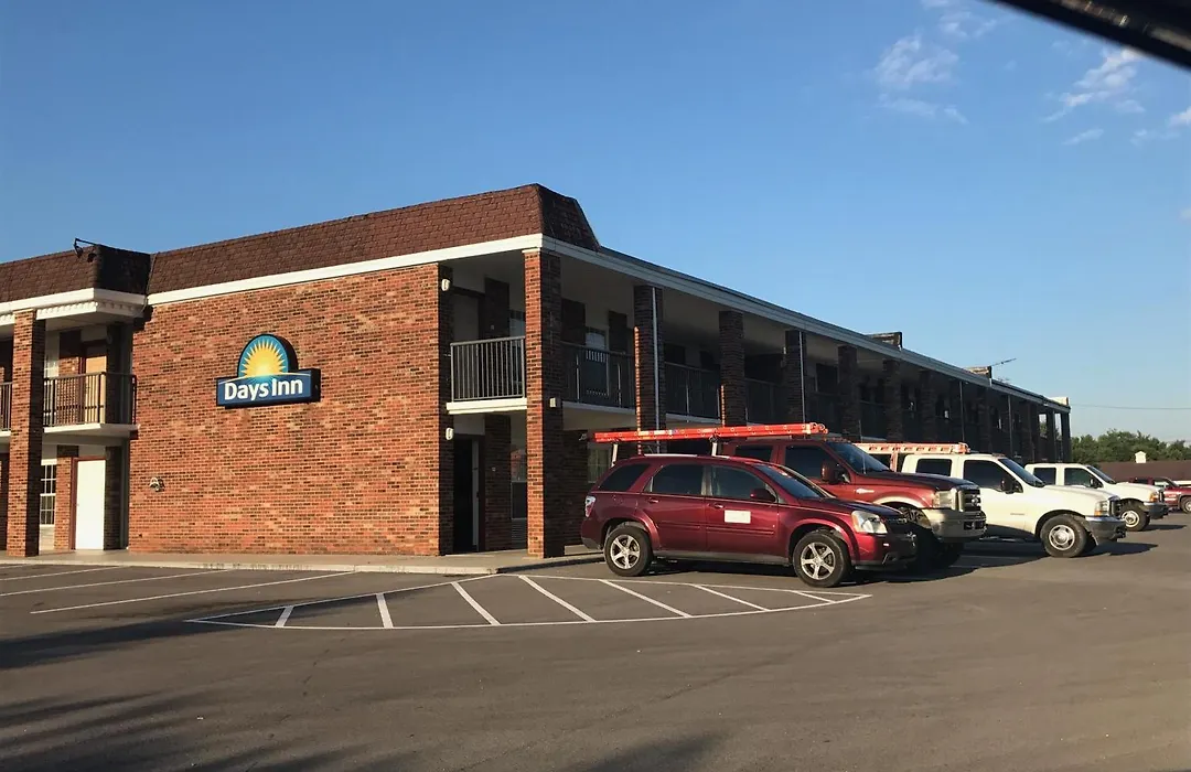 Days Inn By Wyndham Cave City-1