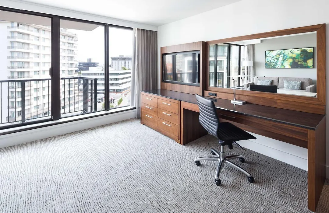 Doubletree By Hilton Hotel & Suites Victoria-1