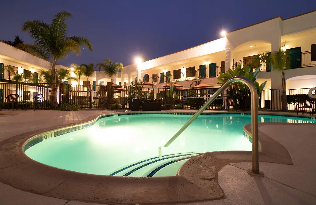 Oxford Suites Pismo Beach-1
