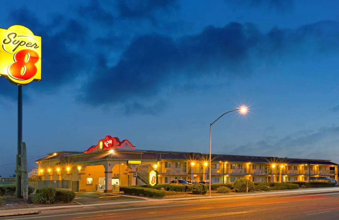 Super 8 By Wyndham Tucson Downtown Convention Center-1