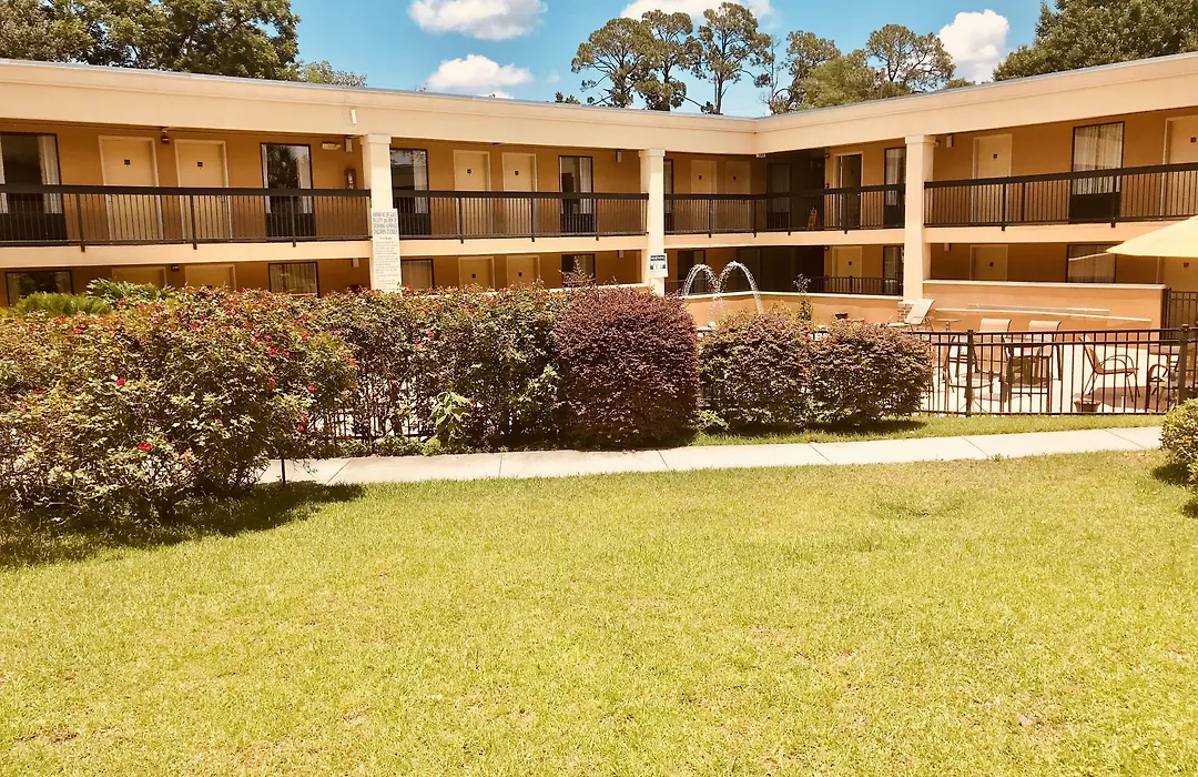 Quality Inn & Suites Conference Center Statesboro Historic District-1
