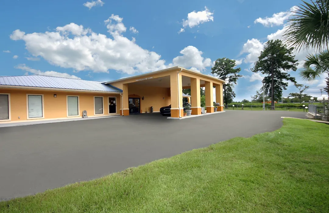 Days Inn By Wyndham Defuniak Springs-1