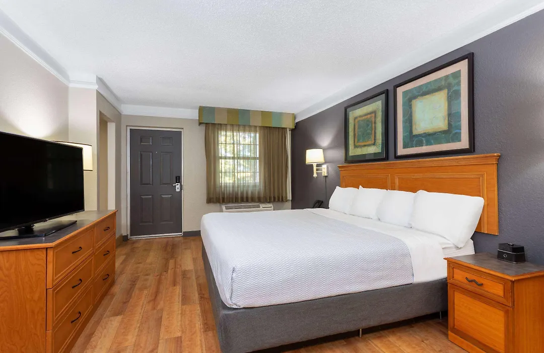 La Quinta Inn By Wyndham Pensacola-1