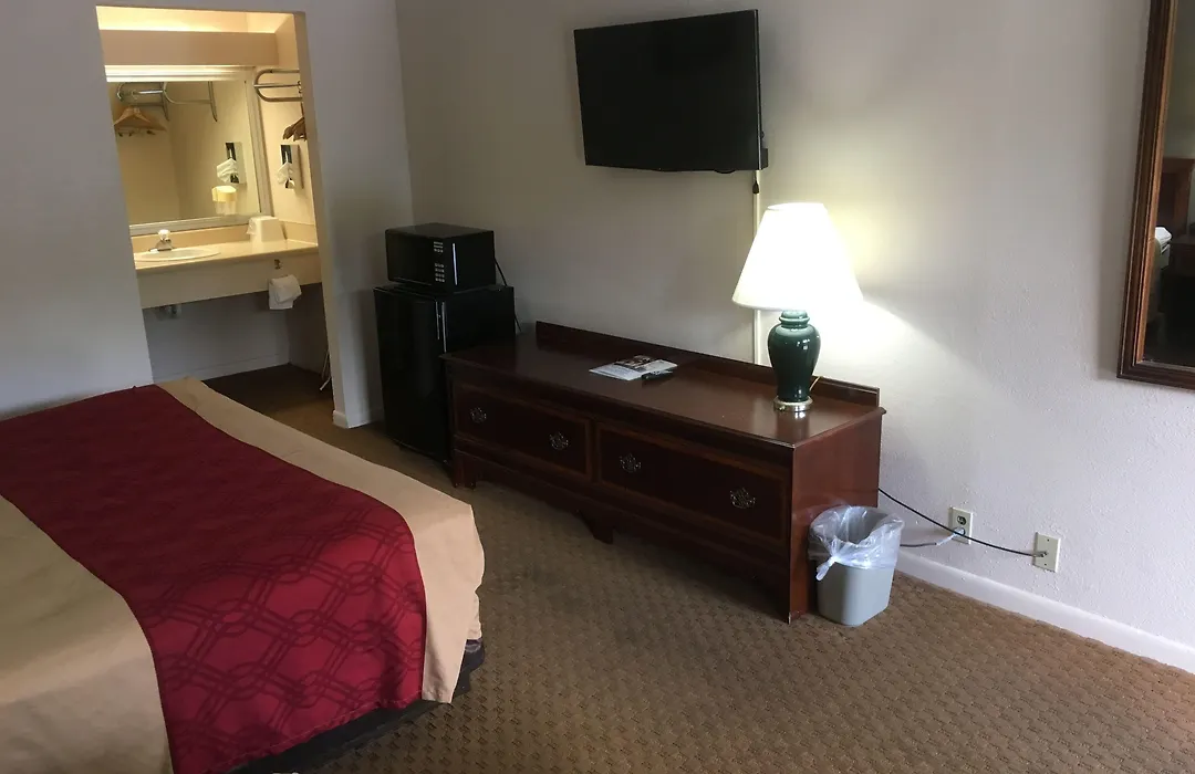 Econo Lodge Eden-1