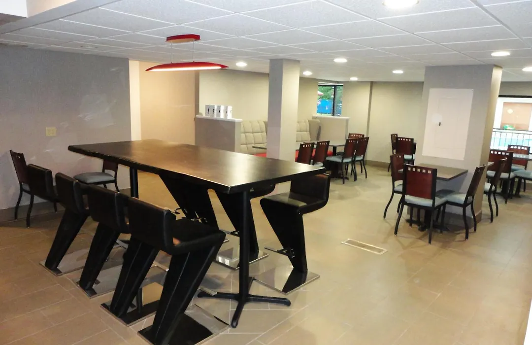 Ramada By Wyndham Tuscaloosa-1