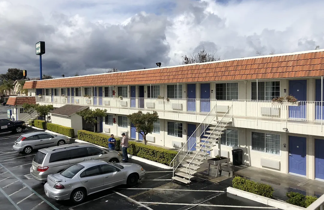 Gilroy Inn-1