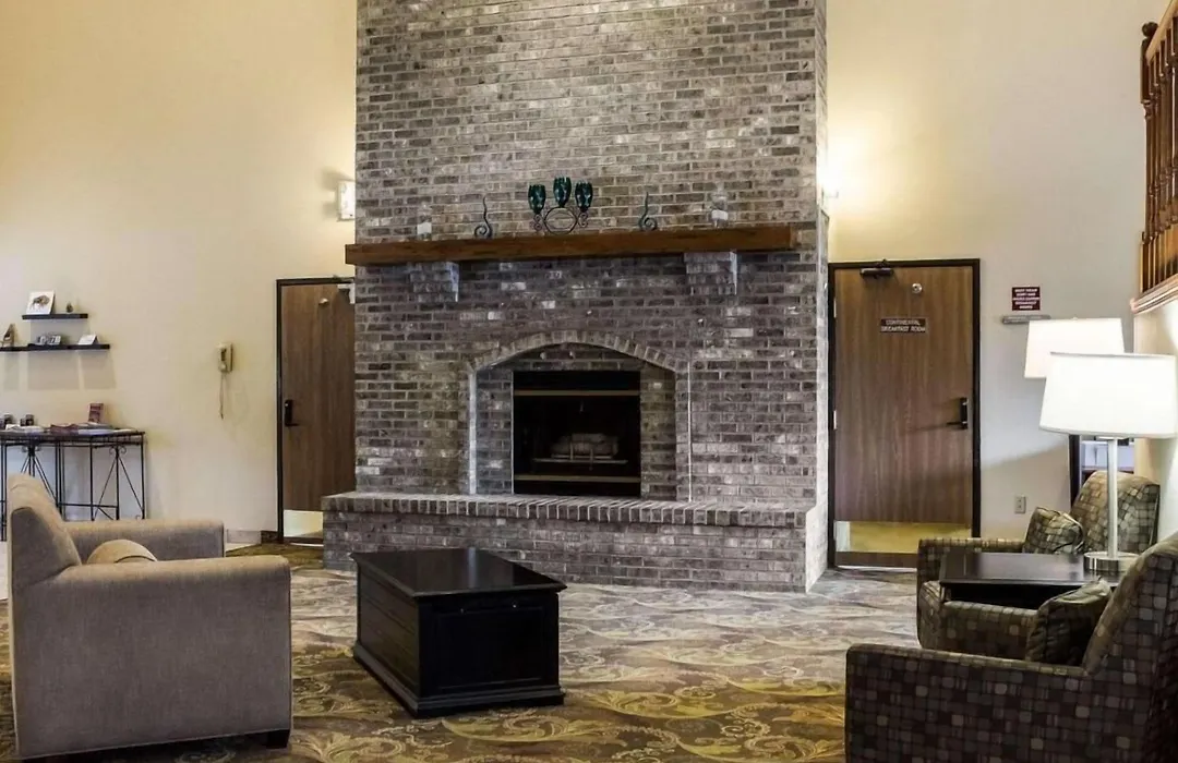 Quality Suites Near West Acres-1