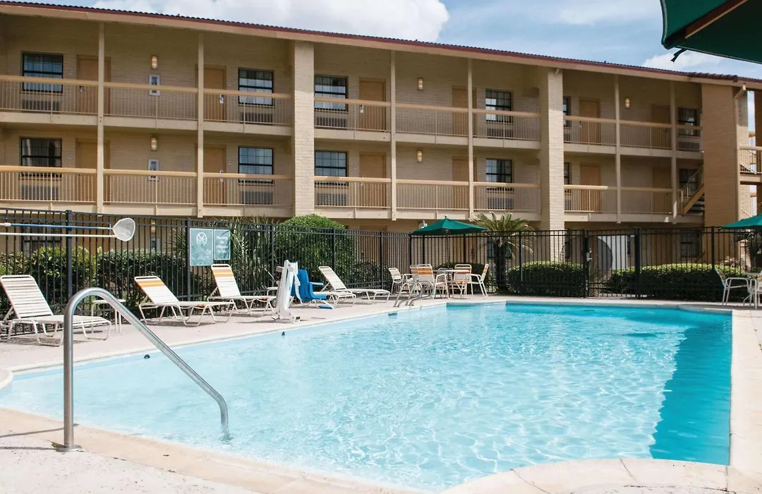 La Quinta Inn By Wyndham New Orleans Veterans / Metairie-1