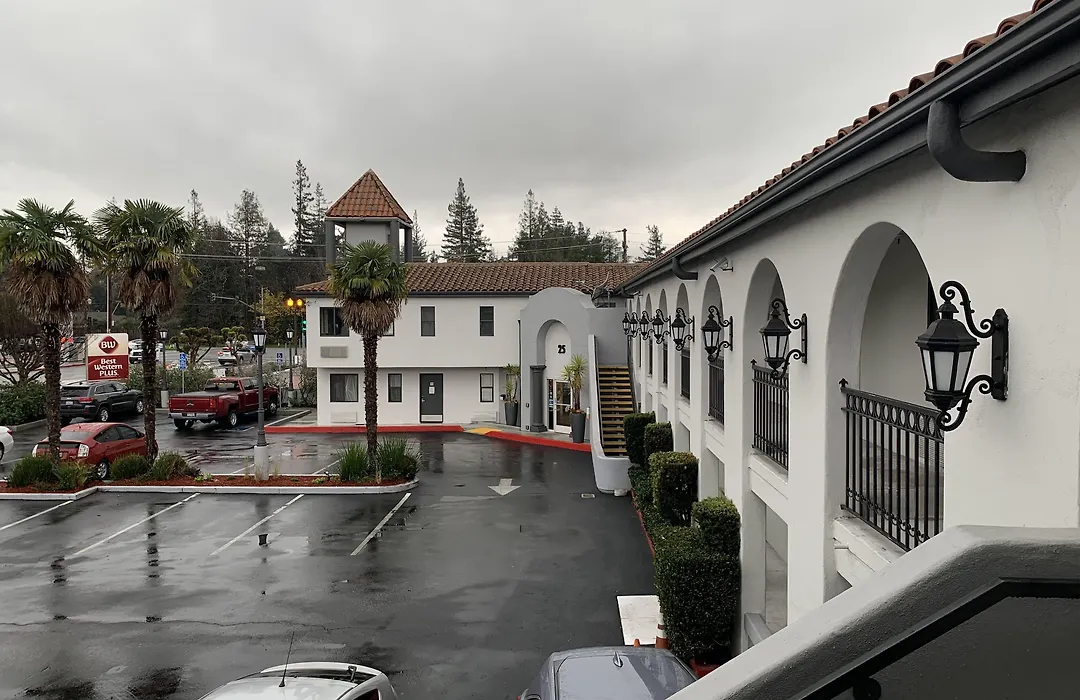Best Western Plus Executive Suites-1