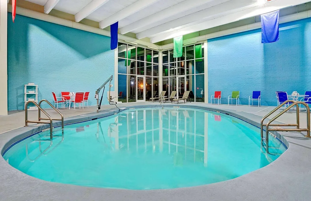 Travelodge By Wyndham Iowa City-1