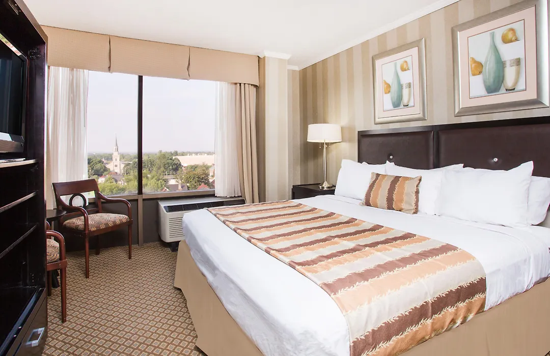 Ramada By Wyndham Augusta Downtown Hotel & Conference Center-1