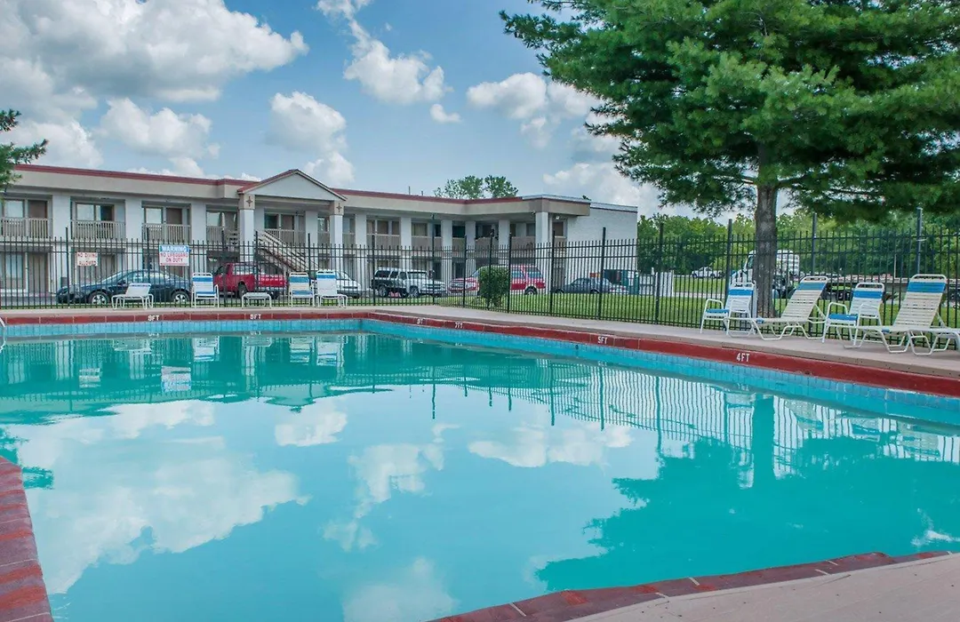 Econo Lodge Evansville-1