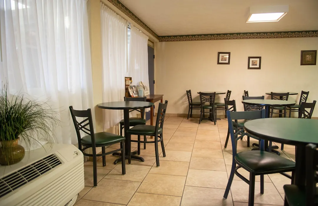 Days Inn By Wyndham Waynesboro-1