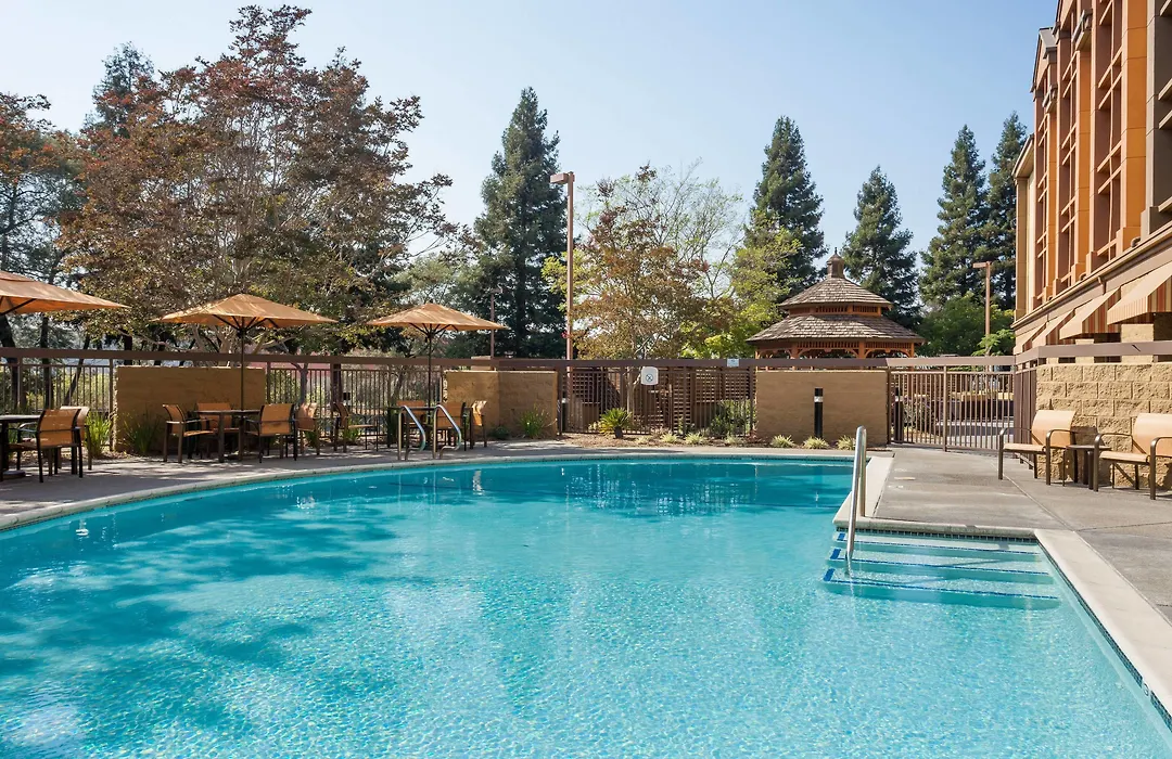 Courtyard By Marriott Santa Rosa-1