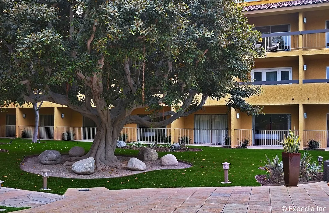 Atrium Hotel Orange County-1
