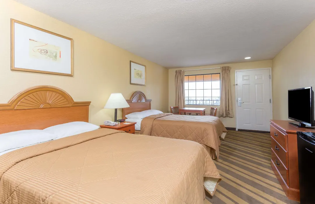 Days Inn & Suites By Wyndham Vicksburg-1