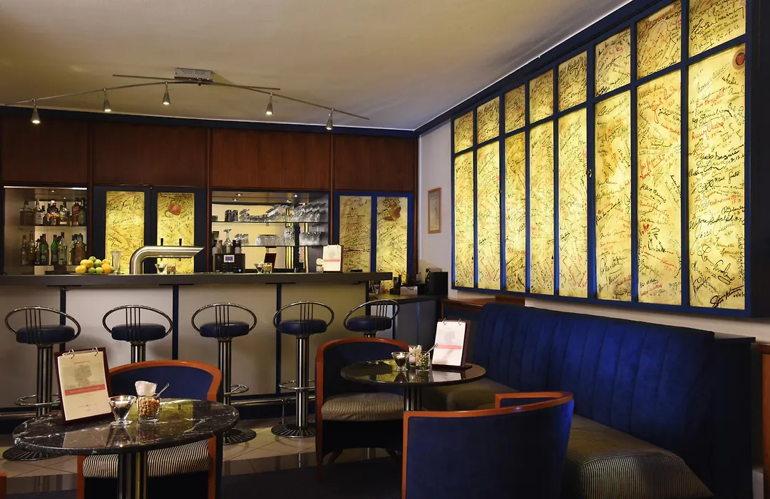 Intercityhotel Stuttgart-1