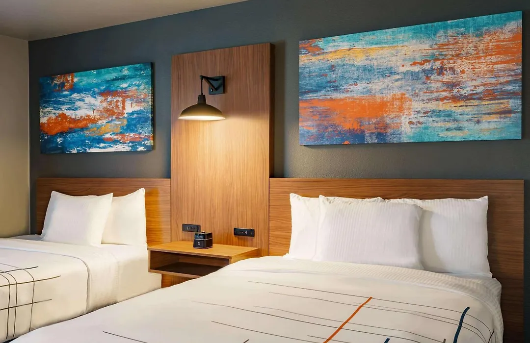 La Quinta Inn & Suites By Wyndham Springfield-1