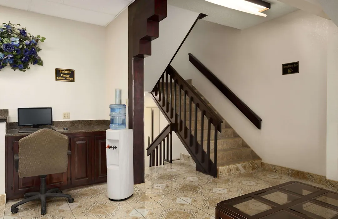 Super 8 By Wyndham Carlsbad-1