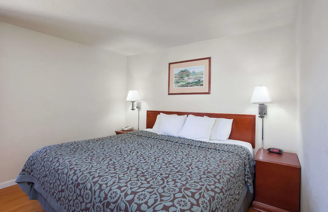 Days Inn By Wyndham Orange Anaheim-1