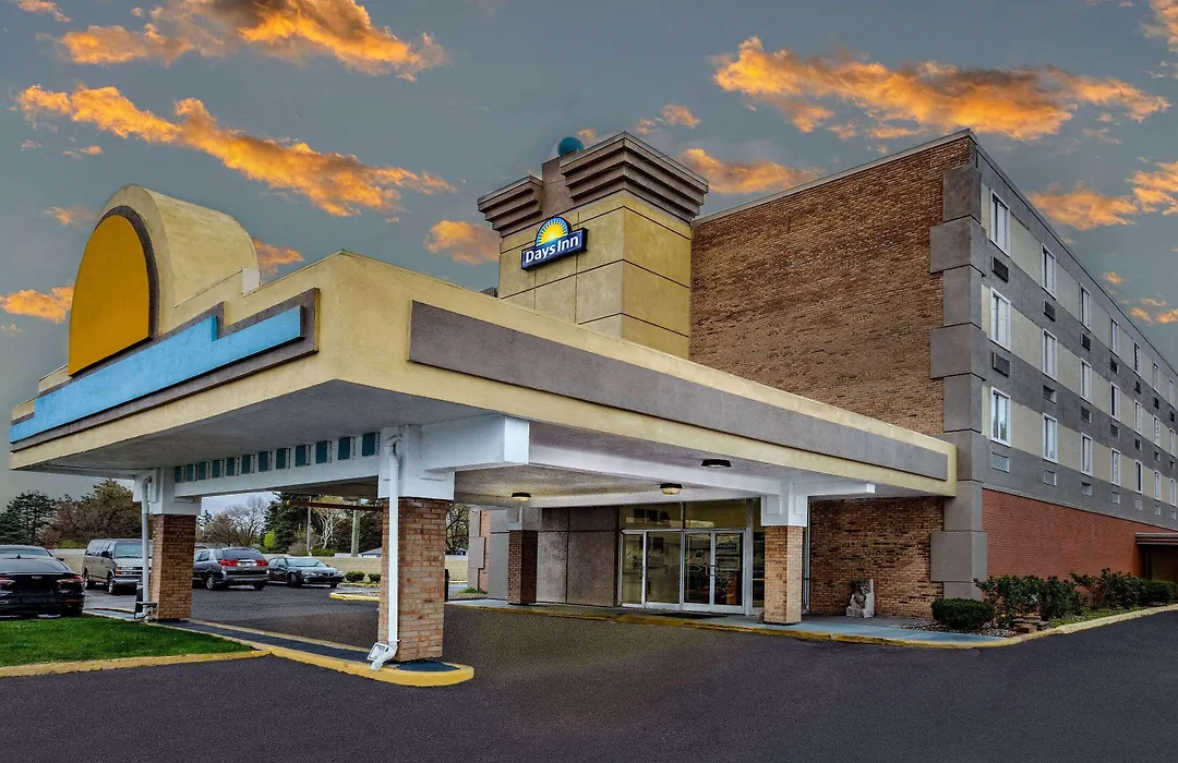 Days Inn By Wyndham Livonia Canton Detroit-1