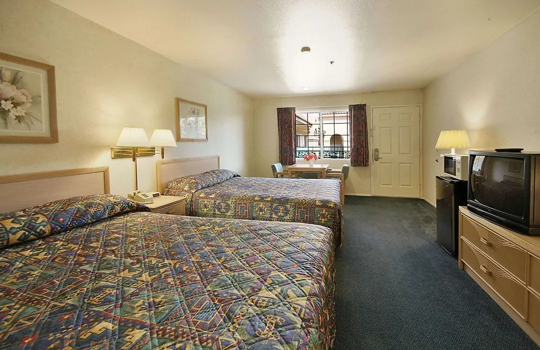Days Inn By Wyndham Riverside Tyler Mall-1