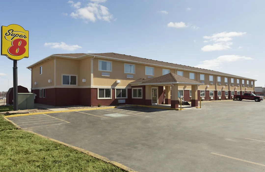 Super 8 By Wyndham Lees Summit-1