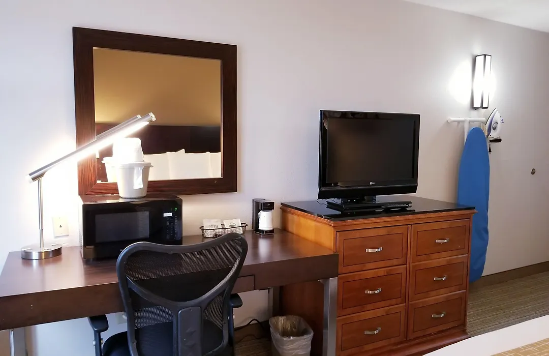 Travelodge By Wyndham Fort Wayne North-1