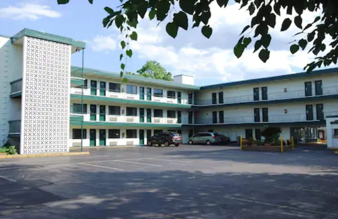 Travelodge By Wyndham Chambersburg-1