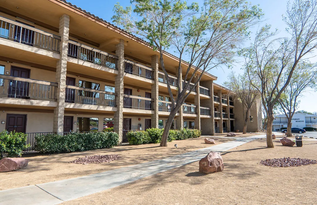 Green Tree Inn And Extended Stay Suites-1