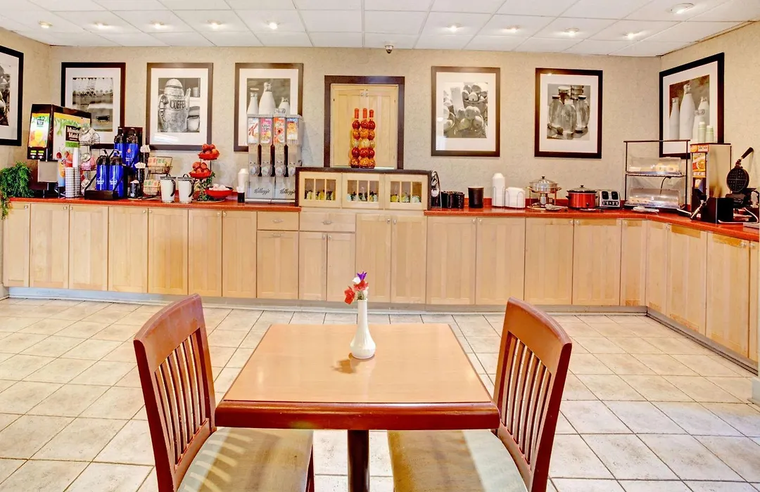 Ramada By Wyndham West Memphis-1
